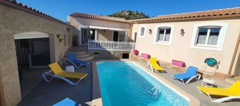 Air-conditioned villa 140m² + private swimming pool + wifi + independent arrival. 
