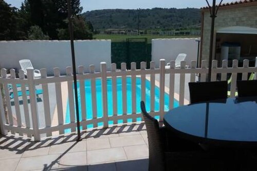 Air-conditioned villa 140m² + private swimming pool + wifi + independent arrival. 