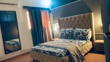 2 bedrooms, iron/ironing board, free WiFi, bed sheets