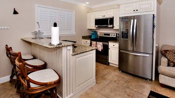 冰箱、微波炉、烤箱、炉灶