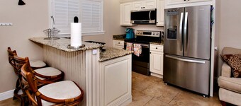 Rebuilt detached guesthouse w / separate entrance