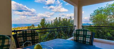 Villa, 3 chambres | Balcon