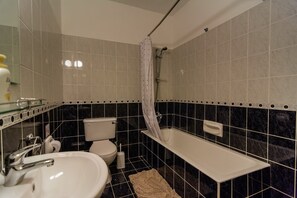 Villa, 3 Schlafzimmer | Badezimmer | Duschwanne, Haartrockner, Handtücher, Toilettenpapier