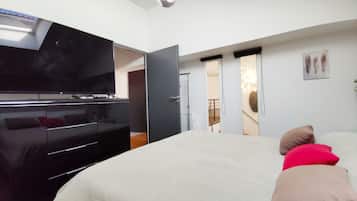 3 bedrooms, soundproofing, iron/ironing board, travel crib