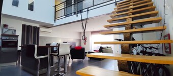 Beautiful loft New atypical and functional, near train station & city center