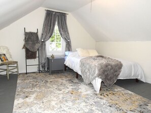 4 bedrooms, free WiFi, bed sheets
