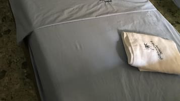 1 bedroom, bed sheets