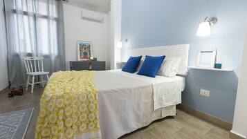 2 Schlafzimmer, Schreibtisch, Bügeleisen/Bügelbrett, Reisekinderbett