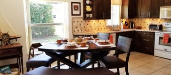 Beautiful Villa! On Wildlife Area, Natural Privacy! Close to Everything. Welcome