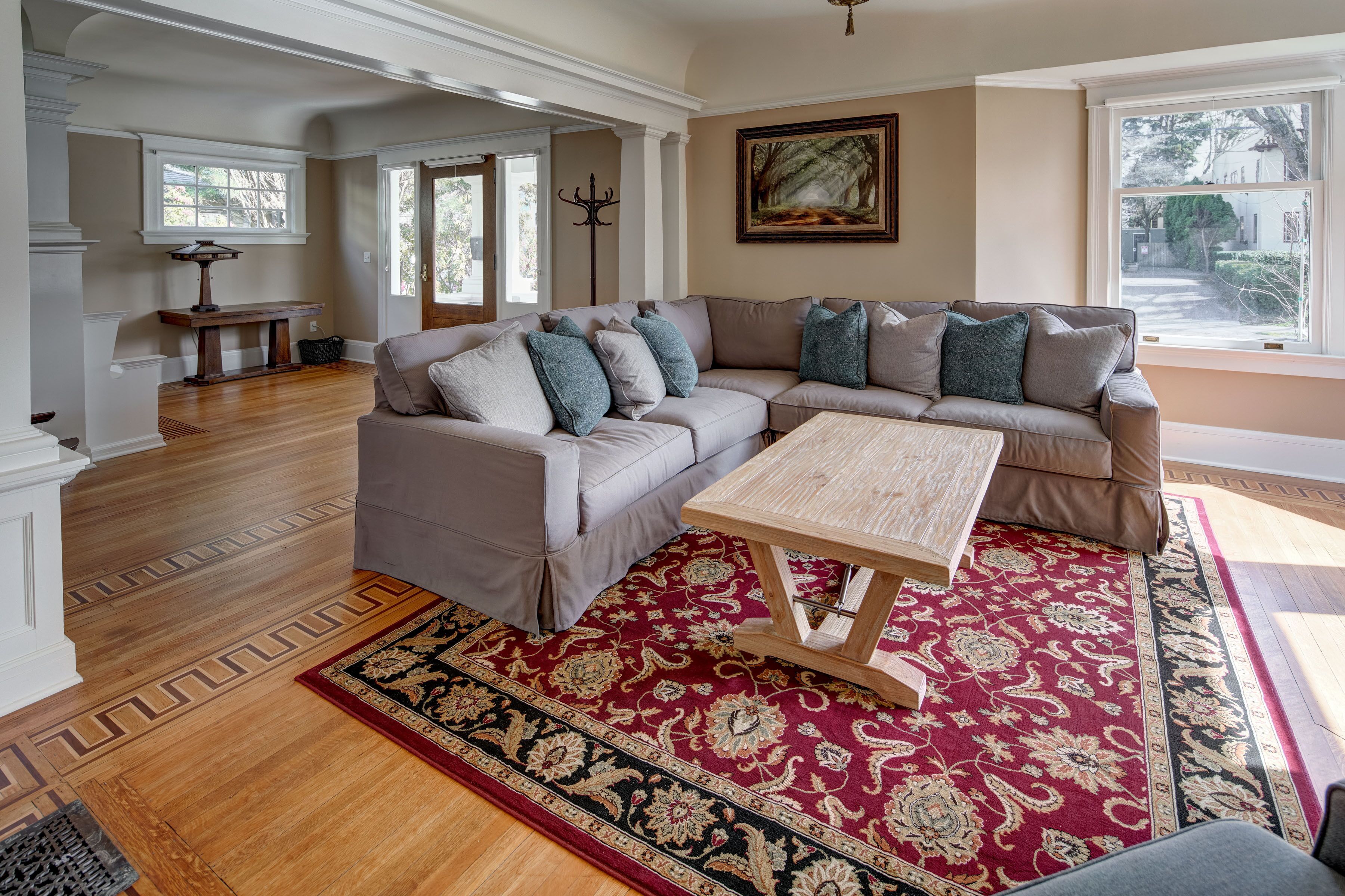 Luxury Home For Up to 10 Guests (8 Queen Beds)