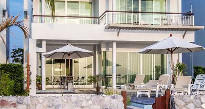 Family-friendly Absolute beachfront-villa