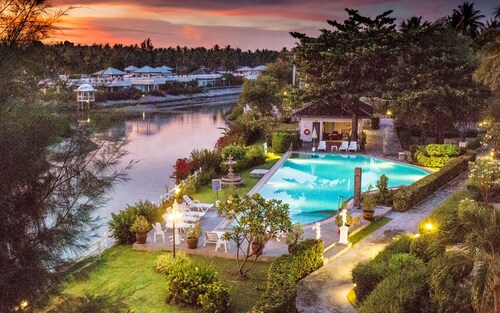 Family-friendly Absolute beachfront-villa