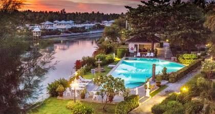 Family-friendly Absolute beachfront-villa