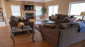 Älytelevisio, takka, DVD-soitin