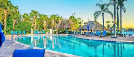 Piscina all'aperto, una piscina riscaldata