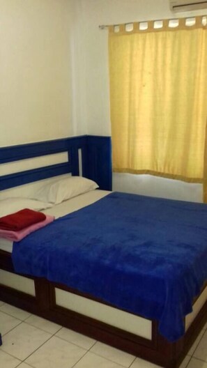 Minibar, cortines opaques, planxa i posts de planxar i wifi gratuïta 