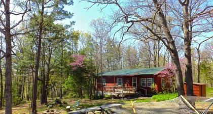 Scenic Indian House Bluff Cottage is Secluded Above the Gasconade River Valley