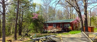 Scenic Indian House Bluff Cottage is Secluded Above the Gasconade River Valley