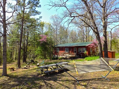 Scenic Indian House Bluff Cottage is Secluded Above the Gasconade River Valley
