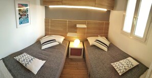 1 bedroom, iron/ironing board - Large terrace, 50m from beach with sea view + private pool (Six-Fours-les-Plages)