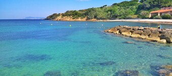 Large terrace, 50m from beach with sea view + private pool