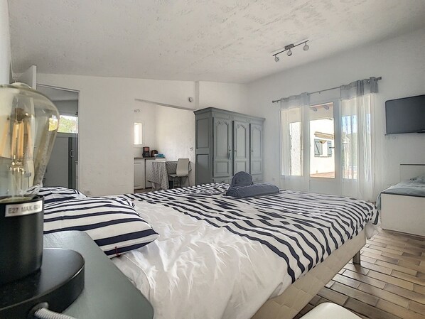 A bedroom with a bed, a desk, a chair, a wardrobe, and a television. - Splendid Sea View Villa near St-Tropez - Pool, AC, Sleeps 10 (Cavalaire-sur-Mer)