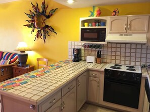 Condo, 1 habitación | Cocina privada | Refrigerador, microondas, horno y lavavajillas 