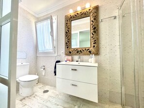 Shower, hair dryer, towels - Seashell Beach House on the frontline of the ocean (Punta Mujeres)