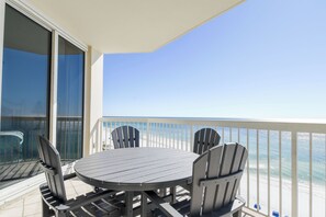 Outdoor dining - Upscale, modernized beachfront condo w/private balcony! 💙🌺🌴 (Destin)