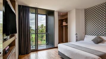 1 bedroom, premium bedding, down comforters, pillowtop beds