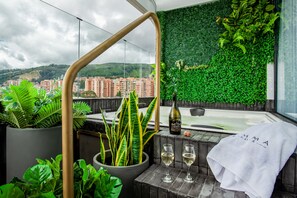 Bañera de hidromasaje privada