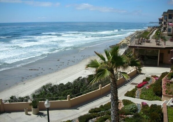 Private beach, sun loungers, beach towels