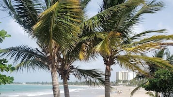 Beach nearby, sun loungers, beach towels