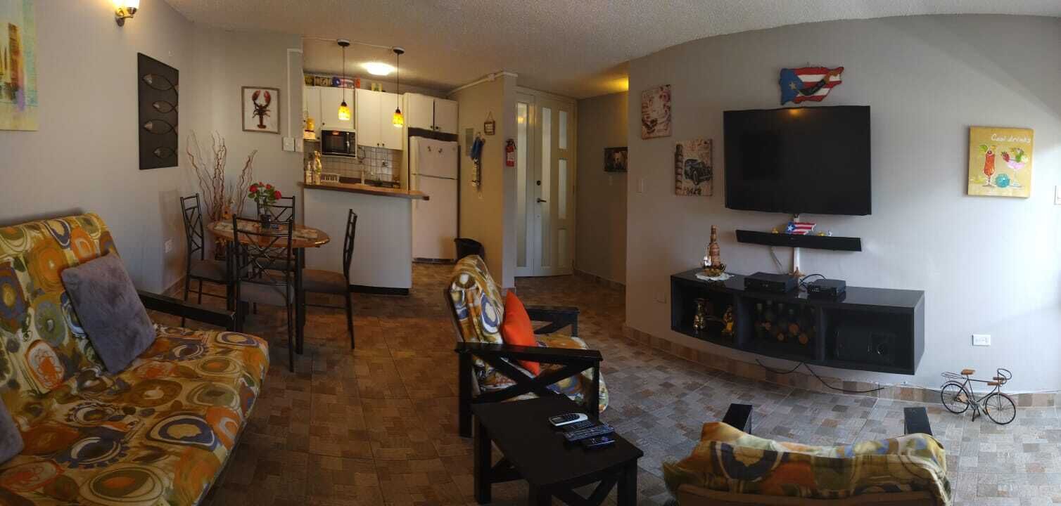 Smart TV, chimenea y estéreo 