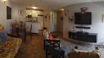 Smart TV, fireplace, stereo