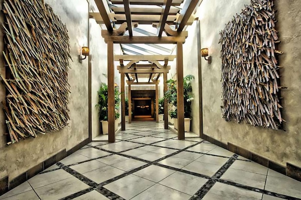 Deep-tissue massages, massages