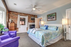 4 bedrooms, desk, iron/ironing board, travel cot