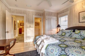 4 Schlafzimmer, Schreibtisch, Bügeleisen/Bügelbrett, Reisekinderbett