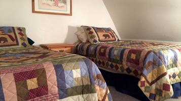 1 bedroom, bed sheets