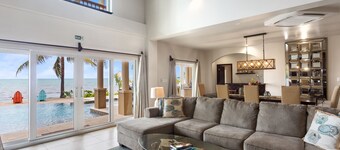 Oceanfront luksus strandhus, 4 senge / 4. 5 bad, pool, i nærheden af Placencia, STUNNING!