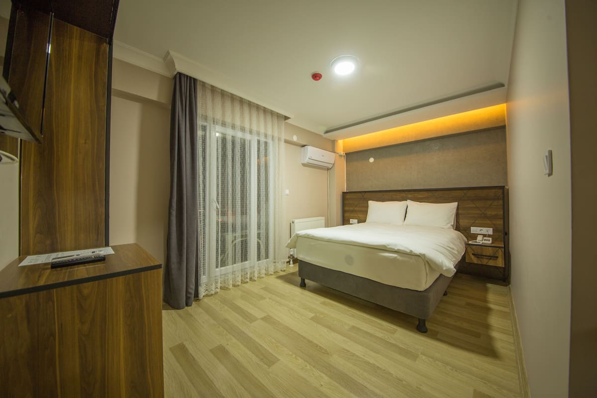 standard double room | minibar, free wifi, bed sheets