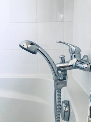 Bathtub, toilet paper - The Watchtower 1 - 3 bedroom apartment Panoramic view (Montbrun-les-Bains)