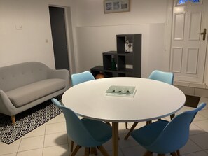 Dining - Maisonette at joly (Chateauneuf sur charente)