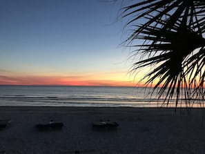Beach nearby, sun loungers, beach towels