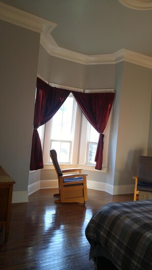 5 bedrooms, internet, bed sheets