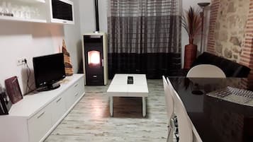 Sala de estar | Televisión y chimenea 