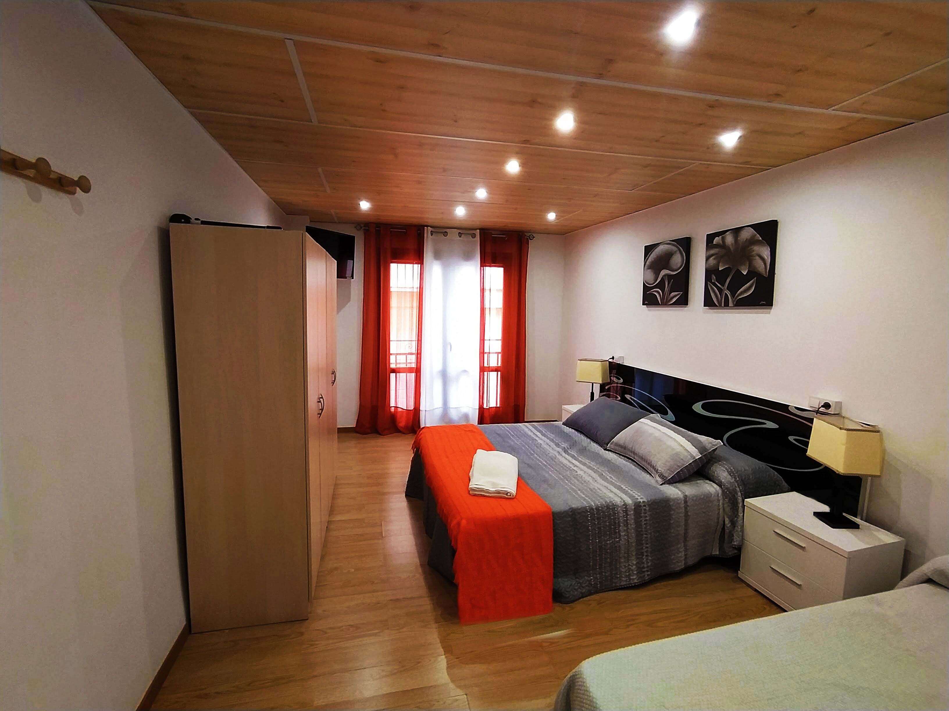 5 Schlafzimmer, schallisolierte Zimmer, Bügeleisen/Bügelbrett