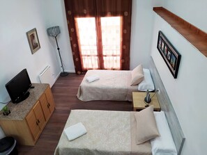 5 chambres, chambres insonorisées, fer et planche à repasser