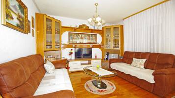 Family Apartment, 2 Double Beds, Ocean View | Living room