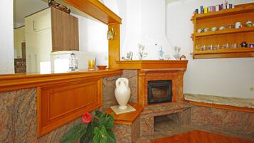 Family Apartment, 2 Double Beds, Ocean View | Living area